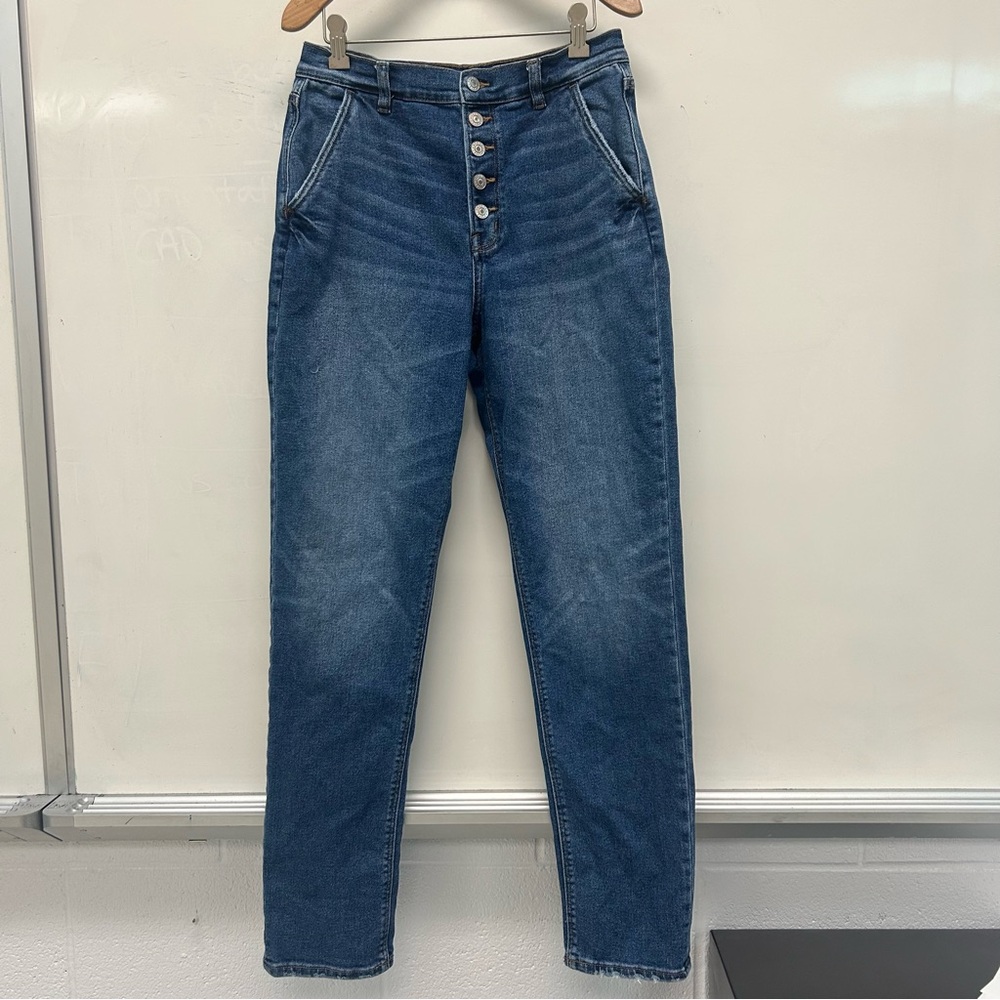 American Eagle high rise mom straight leg jeans 6